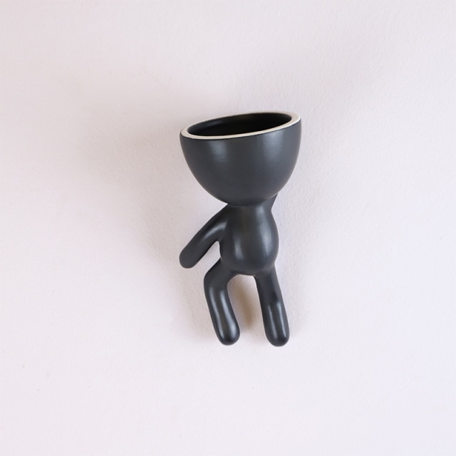 A black vase S