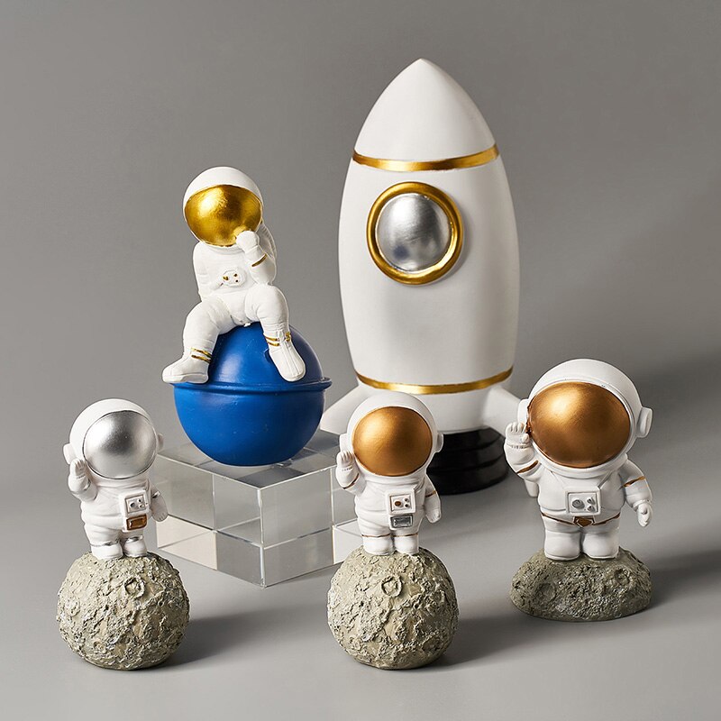 Nordic Astronaut Sculpture Mini Space Man Figurine Resin Crafts Home Decoration Modern Minimalist Ornaments Birthday Gift