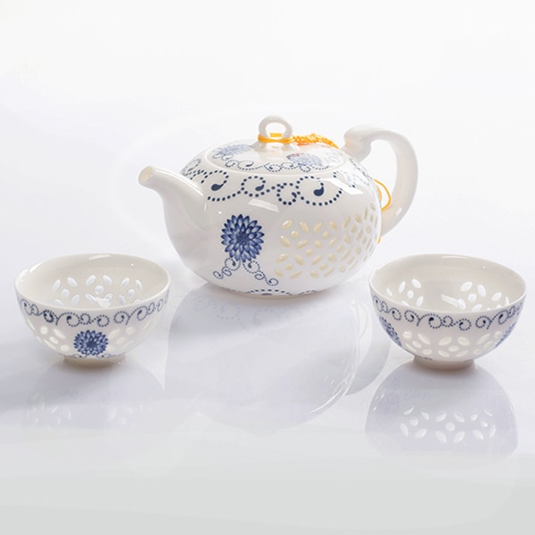 Ceramic tea sets