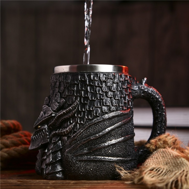Medieval-Beer-Mug-Black-Dragon-Tankard-Stainless-Steel-Resin-3D-Coffee-Cups-and-Mugs-Fans-Christmas Középkori Sör Bögre Fekete Sárkány Tankok Rozsdamentes Acél Gyanta 3D -S Kávéscsészék És Bögrék Rajongói Karácsonyi Ajándék - Image 1