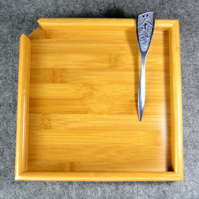 tray and knife