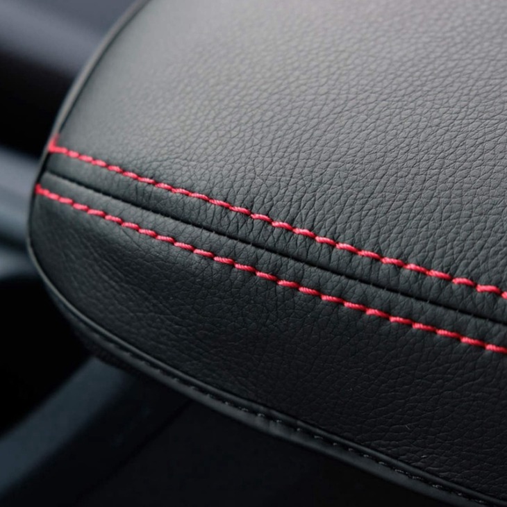 Kartámkás Középső Konzol Borító Karszálas Doboz Pad A Toyota Corolla E210 2019 2020 Bőr Szintetikus (Fekete Piros Vonalú)