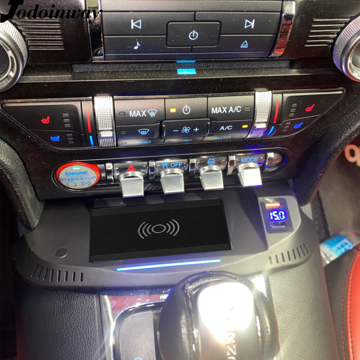 Autós Vezeték Nélküli Töltő Led Mobil Állvány A Ford Mustang 2015 - 2020 Center Console Phone Holder Trim Töltőlemez Kiegészítők