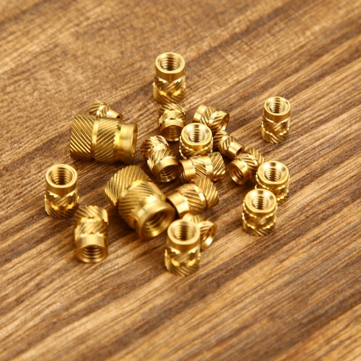 M4 Insert Nuts Double Twill Knurled Brass Nut melegen sajtolt műanyag