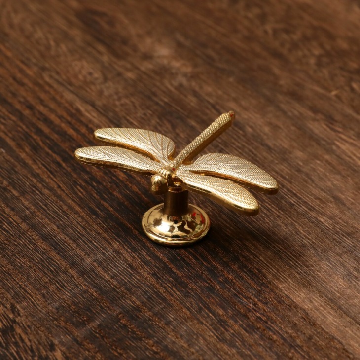 Réz Színes Fiókos Gombok Dragonfly-Shaped Dresser Gombok Bútor Kezeli A Rovar Szekrény Húzza Fogantyúk Szekrényekhez És Fiókokhoz