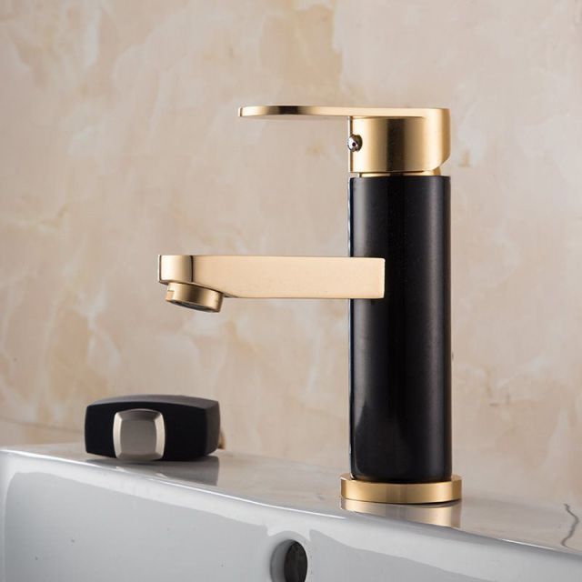 Black and Gold Round